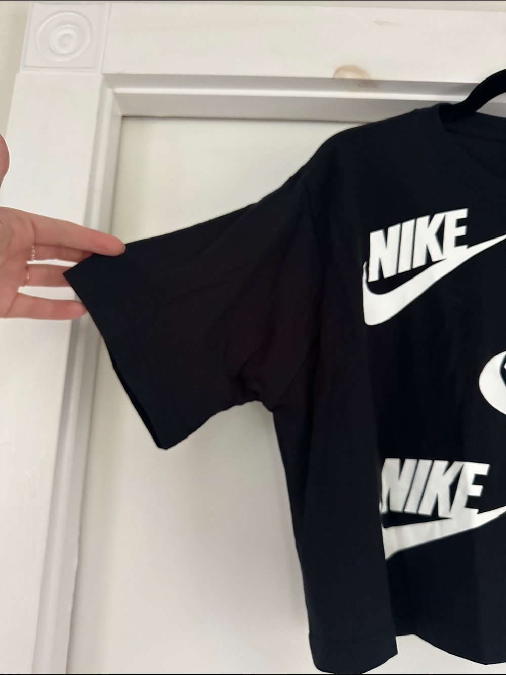 Nike Black Cropped Tee with White Logo Pattern size Large - Picture 2 of 4